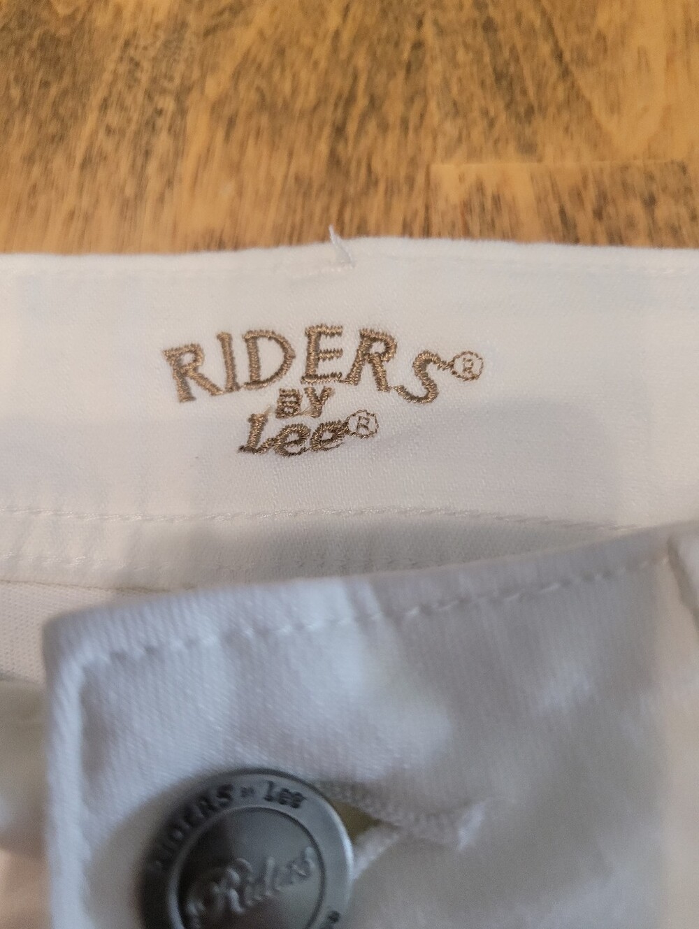 Lee White Shirt with Branded Embroidery